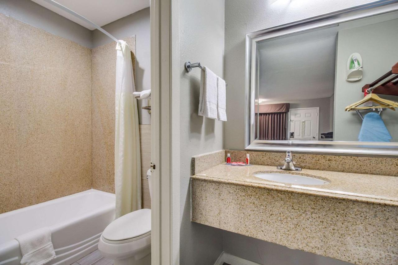 Econo Lodge Houston Brookhollow מראה חיצוני תמונה